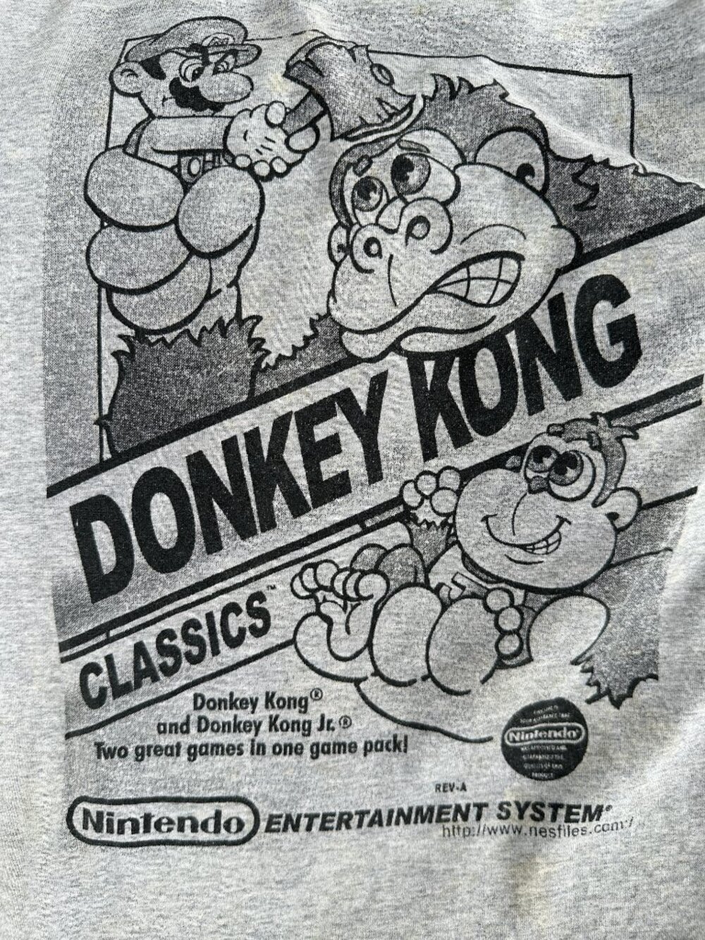 Donkey Kong Classics NES Men's Gray T Shirt Size Small Teerrific
